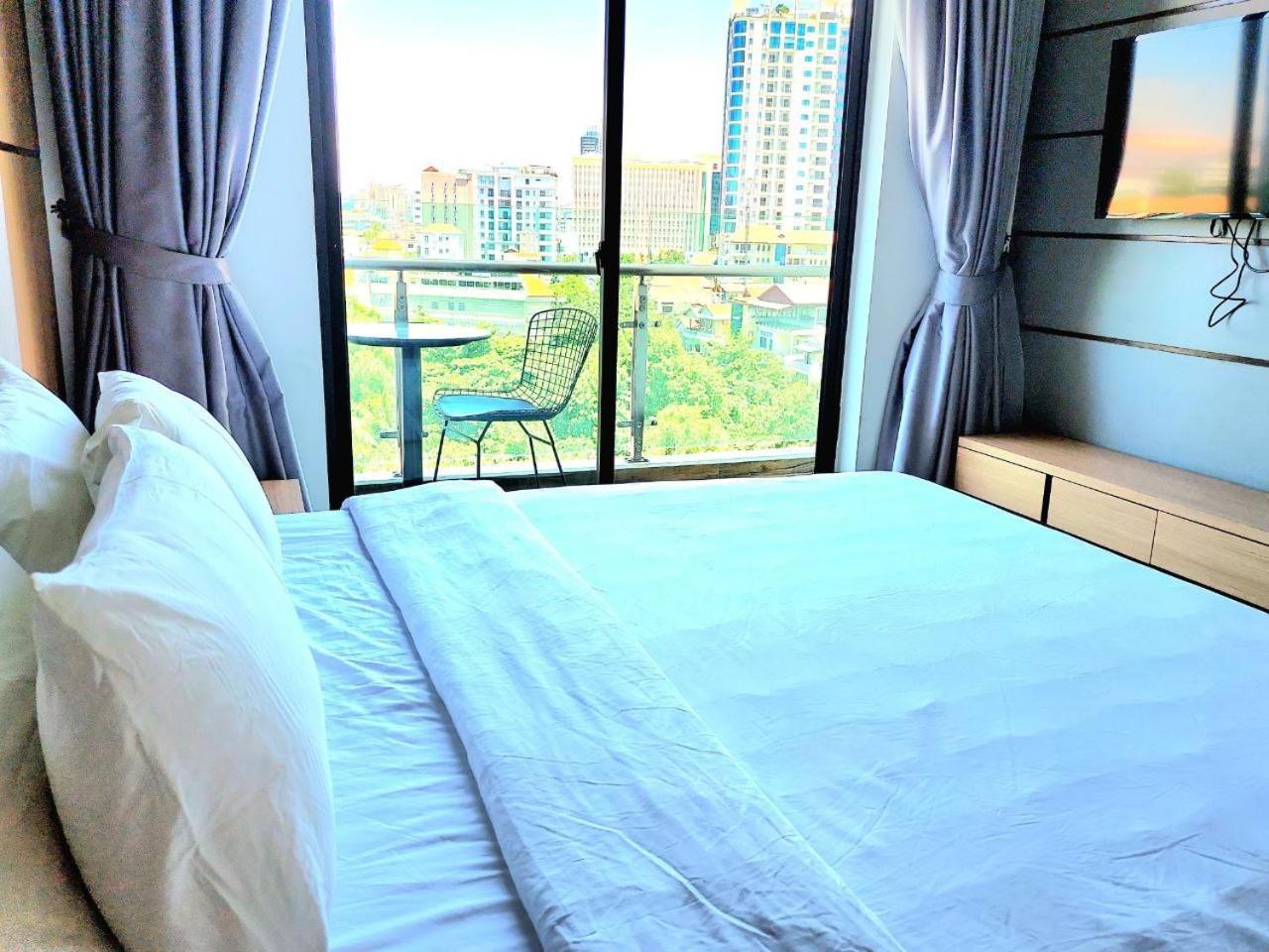 Chilchill Hotel Riverside Phnom Penh Ngoại thất bức ảnh