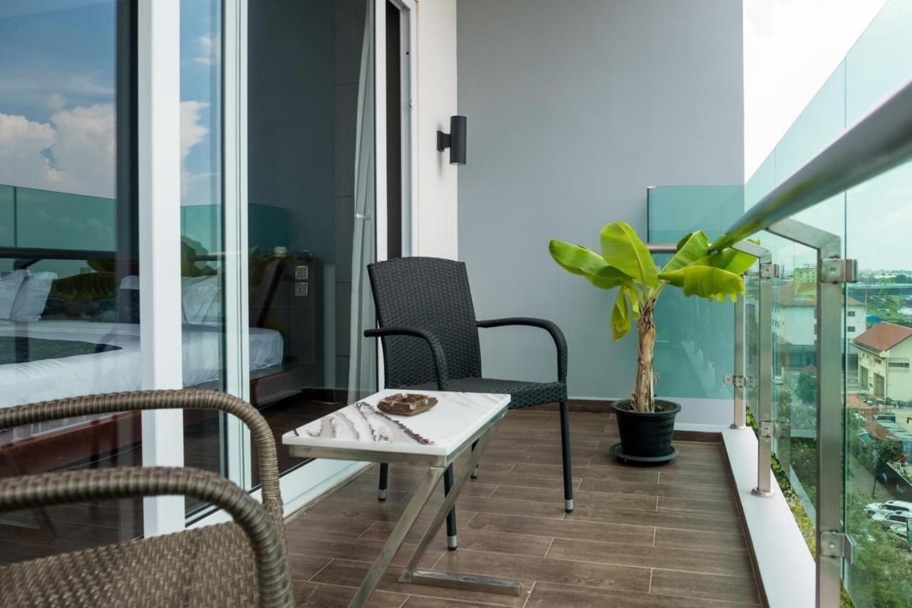 Chilchill Hotel Riverside Phnom Penh Ngoại thất bức ảnh